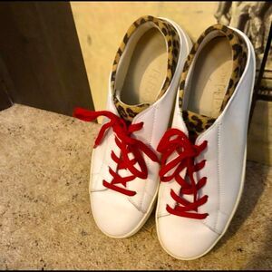 Fun shoes by The Flexx in size 6